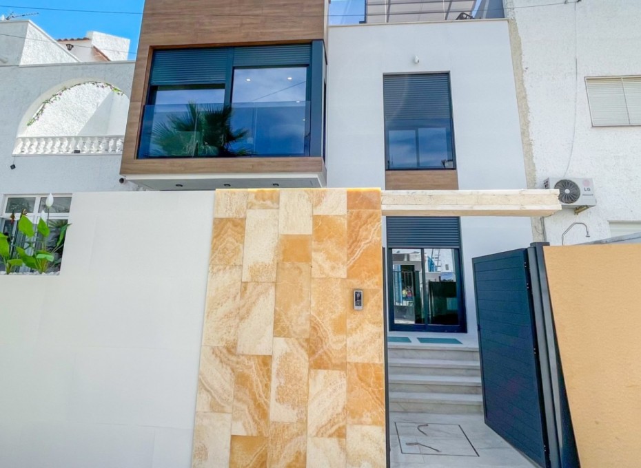 Herverkoop - Stadswoning -
Torrevieja - Nueva Torrevieja - Aguas Nuevas