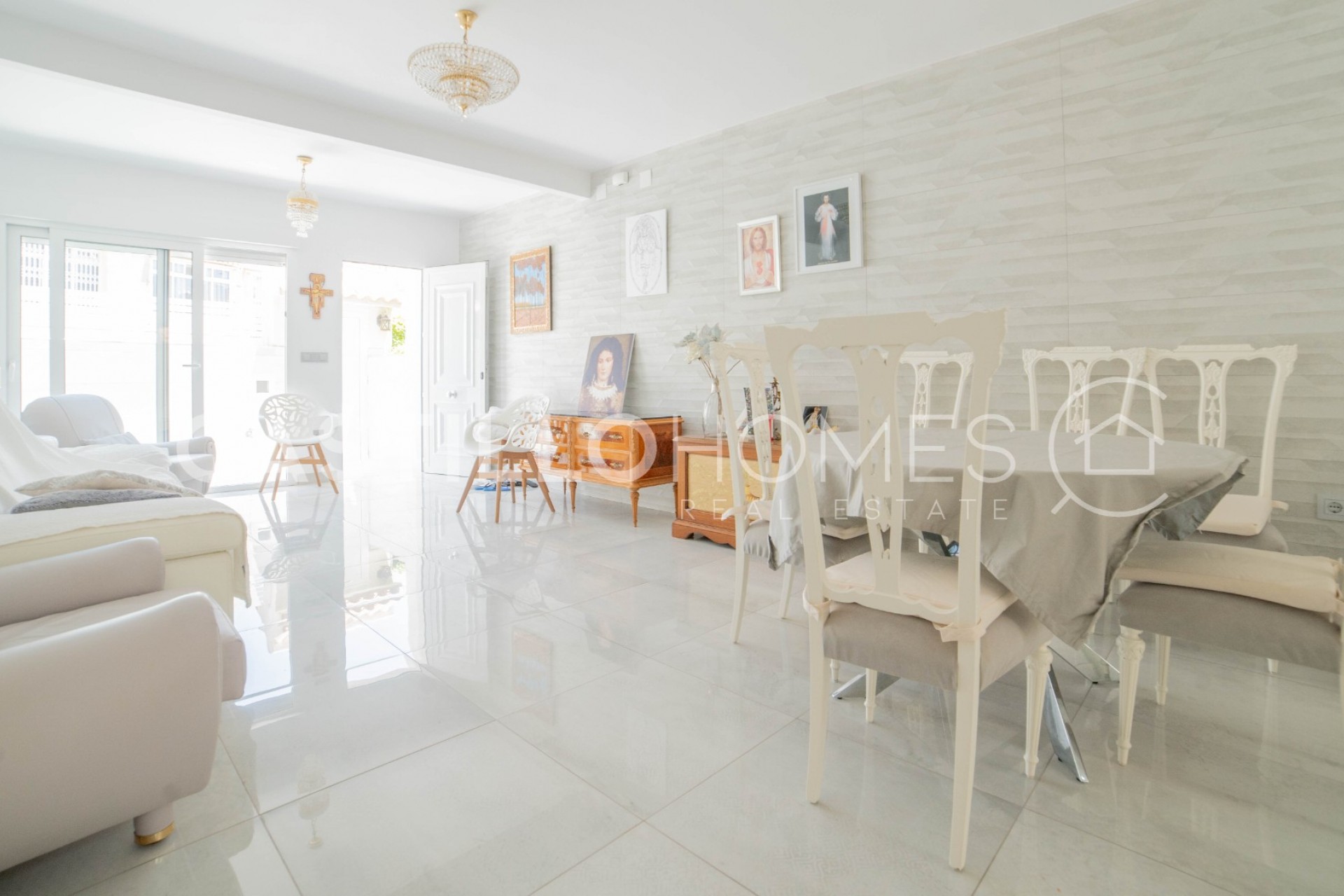 Herverkoop - Stadswoning -
Torrevieja - Urb. Rosaleda