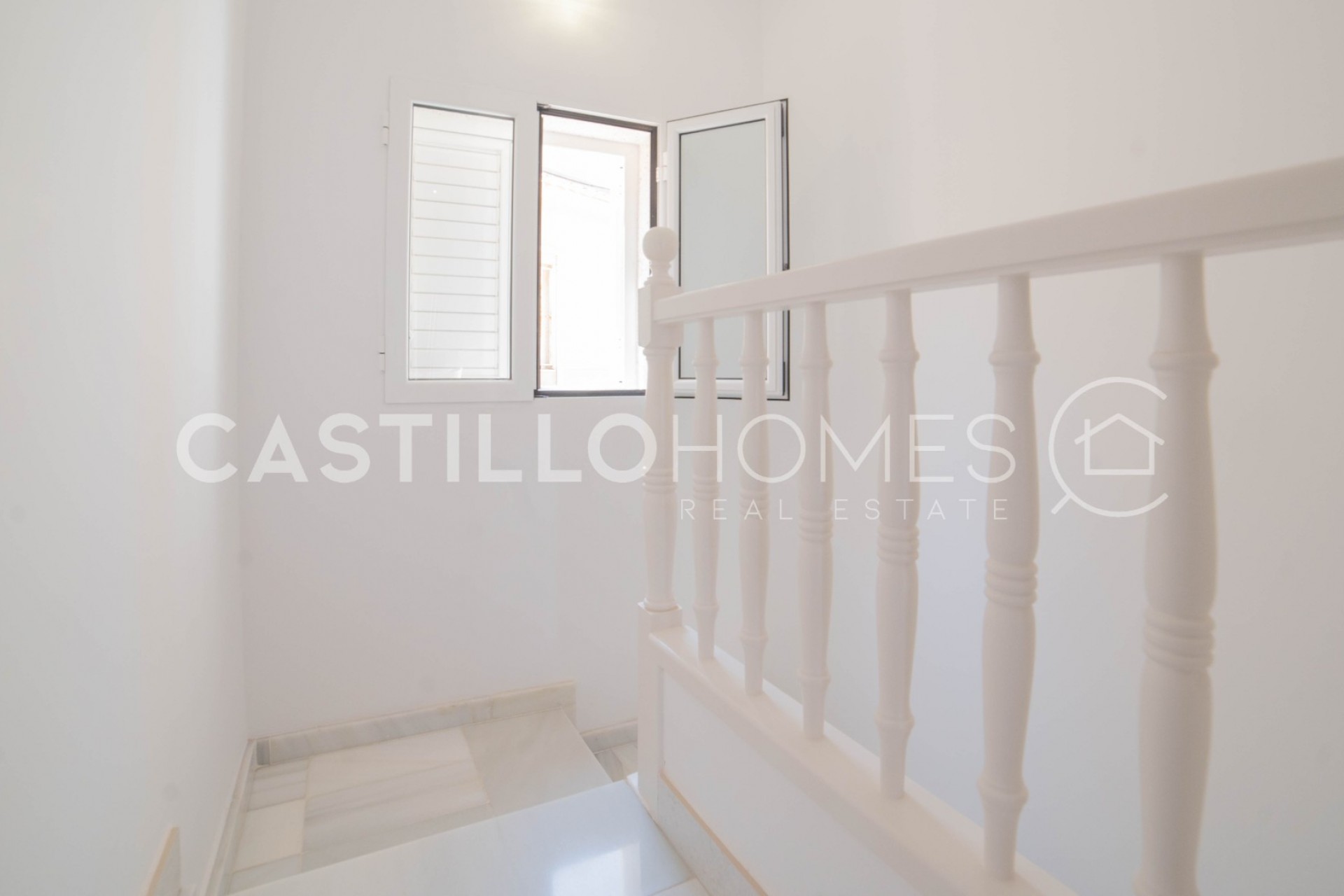 Herverkoop - Stadswoning -
Torrevieja - Urb. Rosaleda