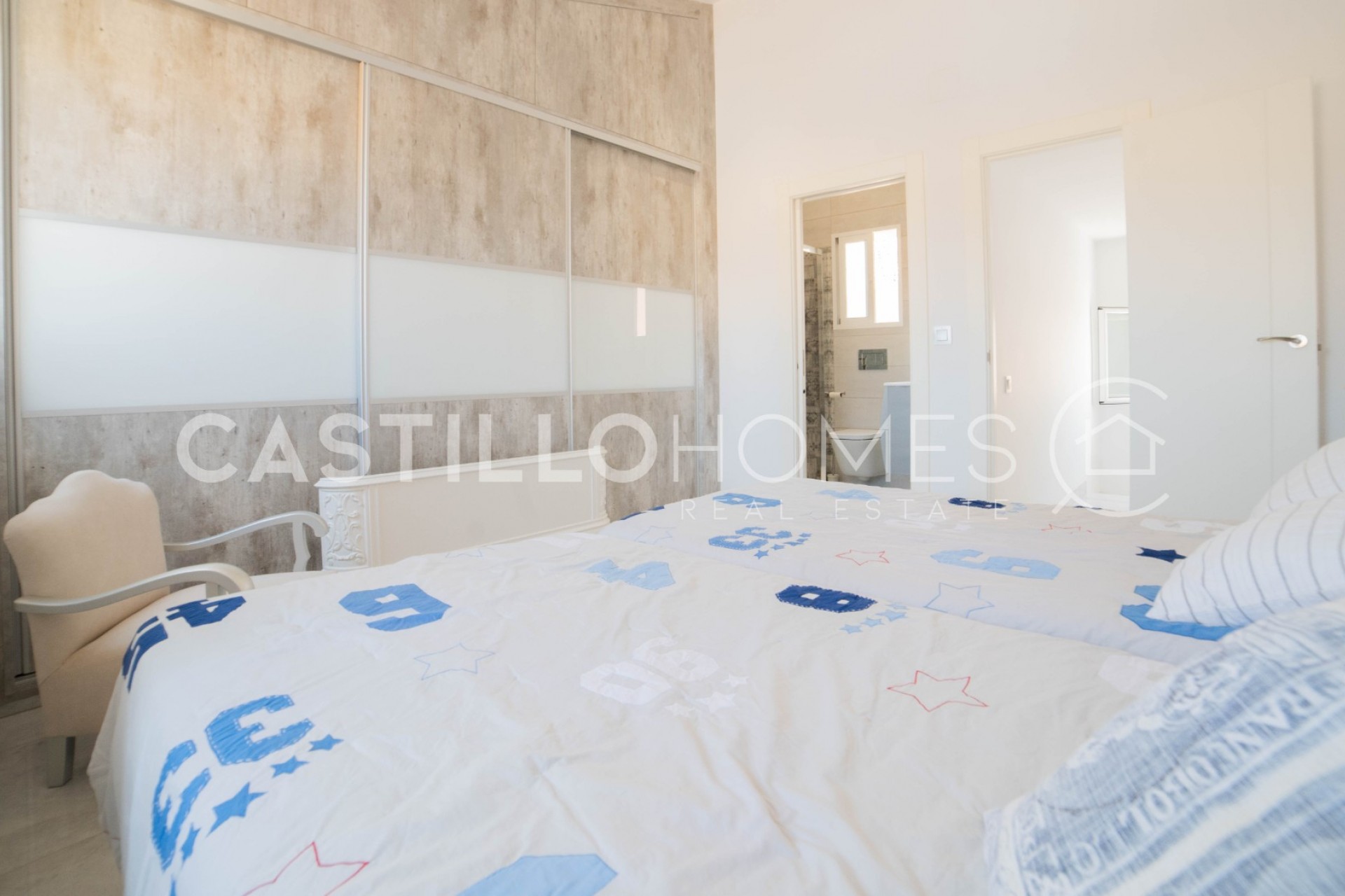 Herverkoop - Stadswoning -
Torrevieja - Urb. Rosaleda