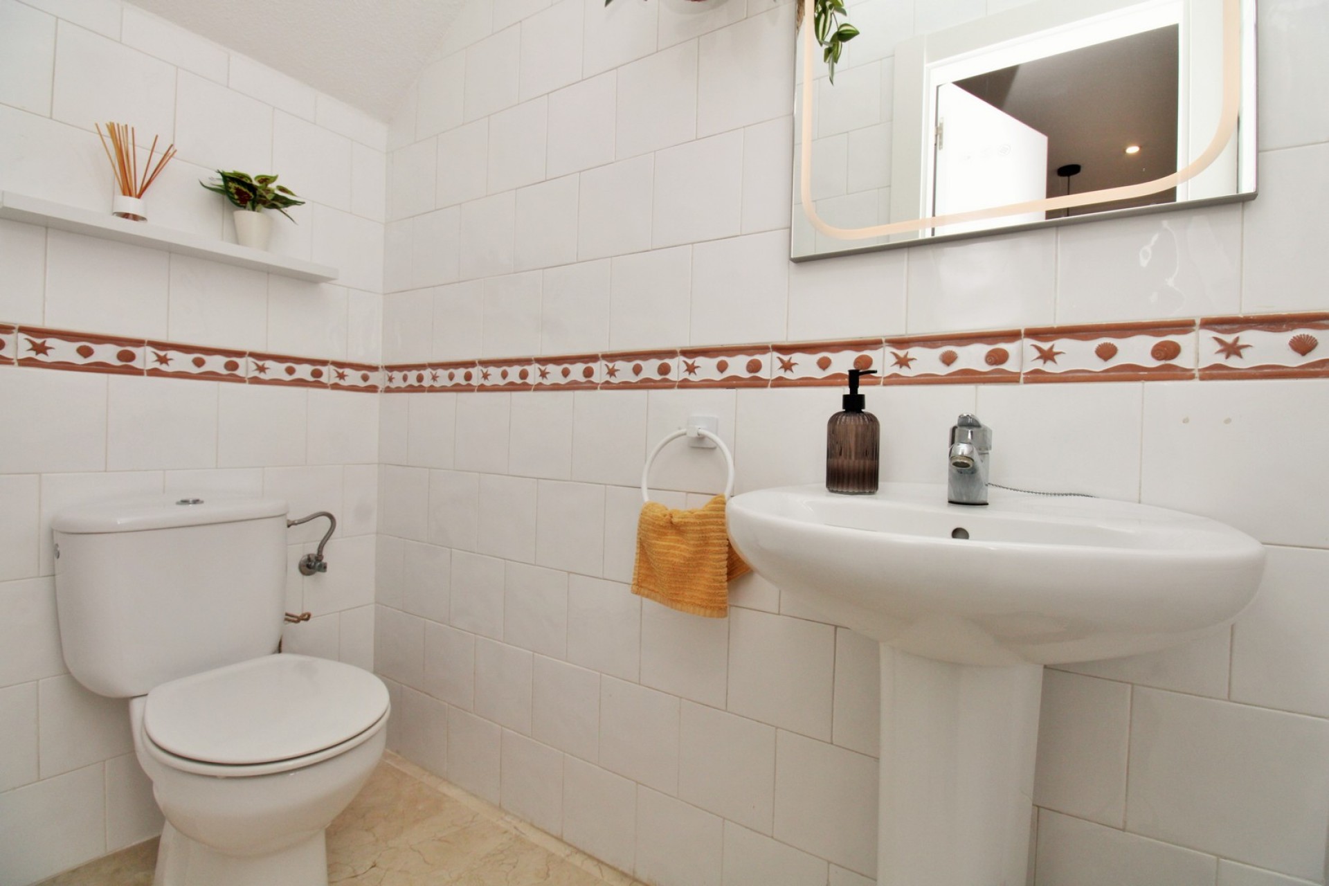 Herverkoop - Stadswoning -
Villamartin - Las Violetas