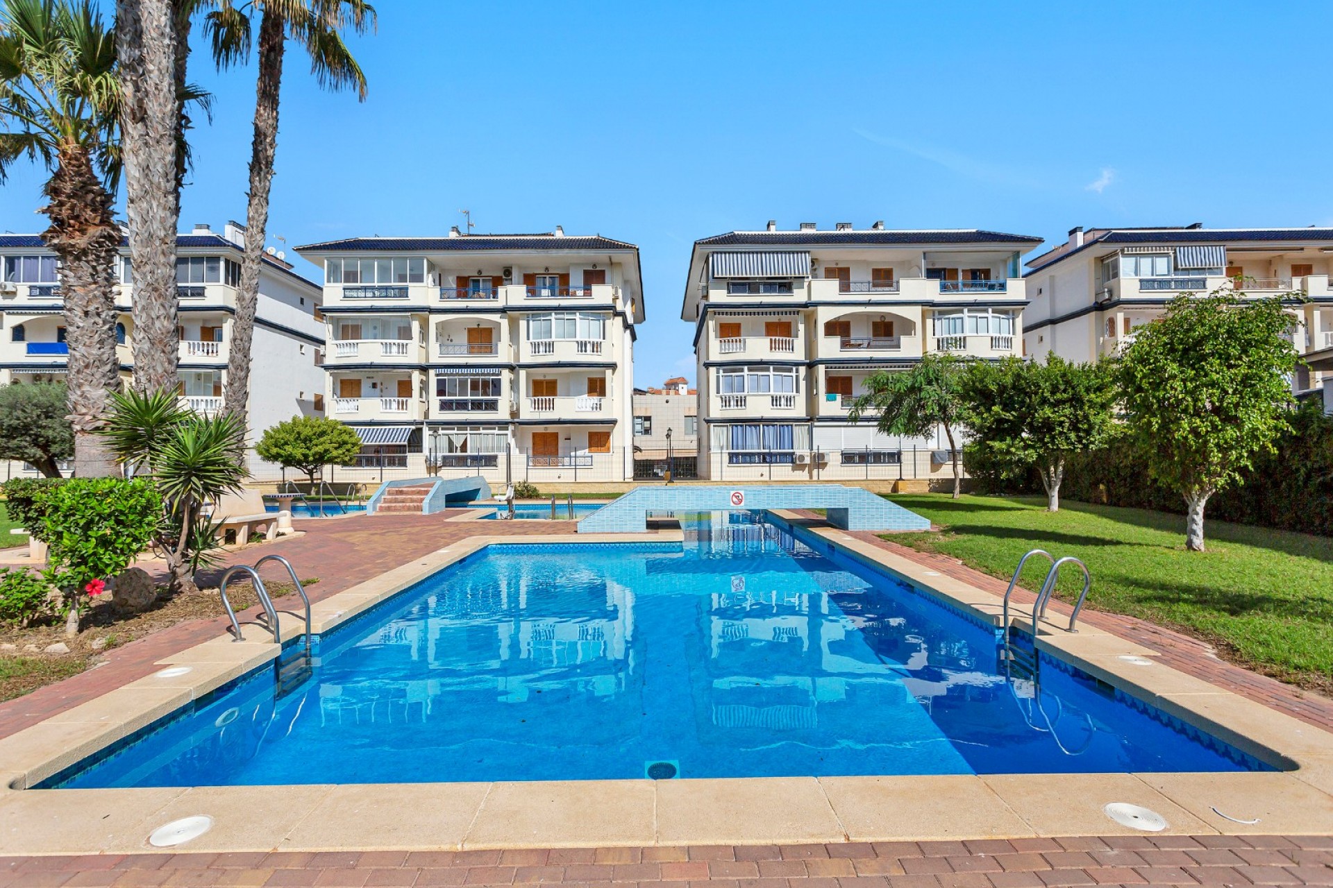 Herverkoop - Studio -
La Mata