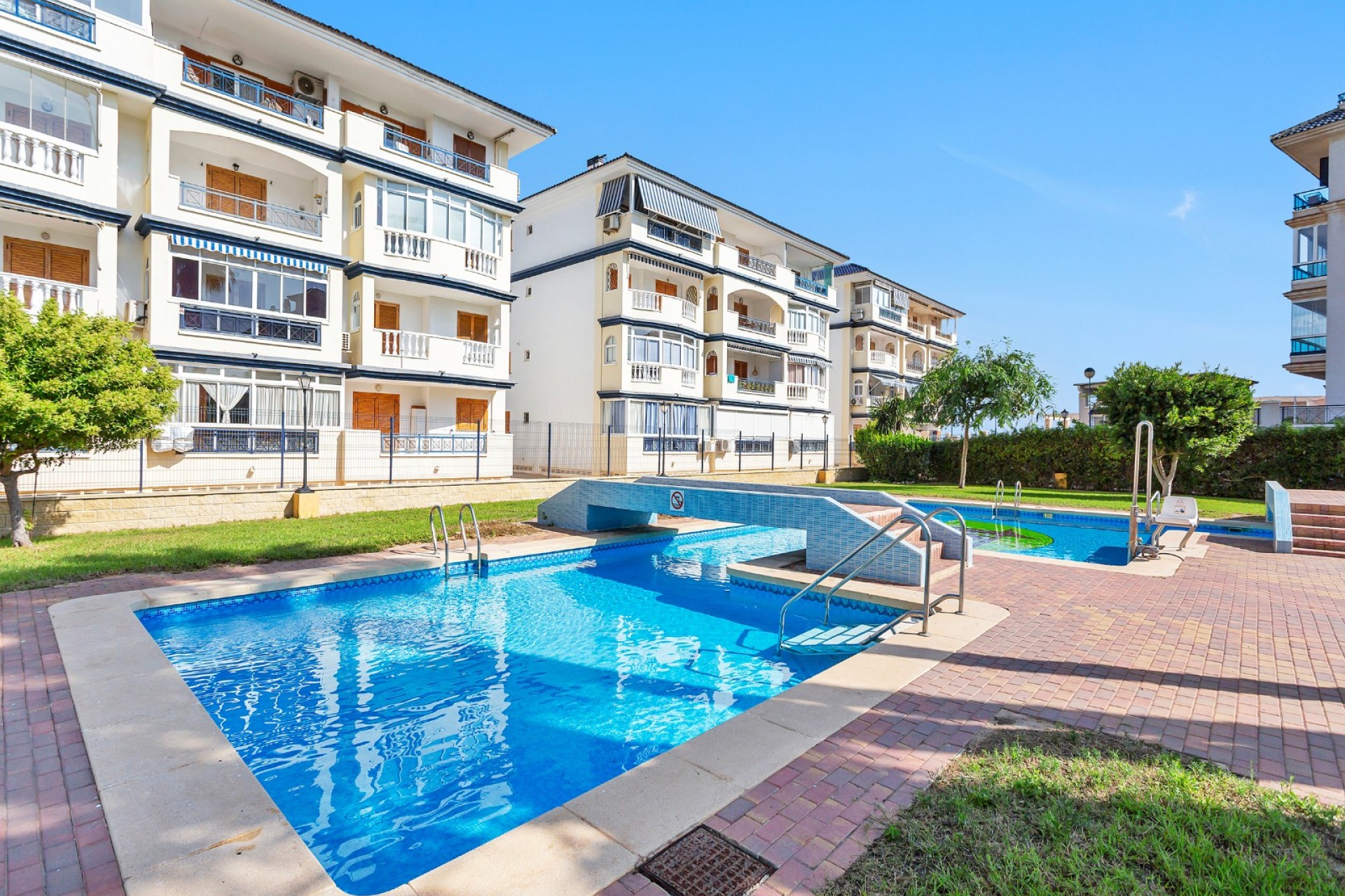 Herverkoop - Studio -
La Mata