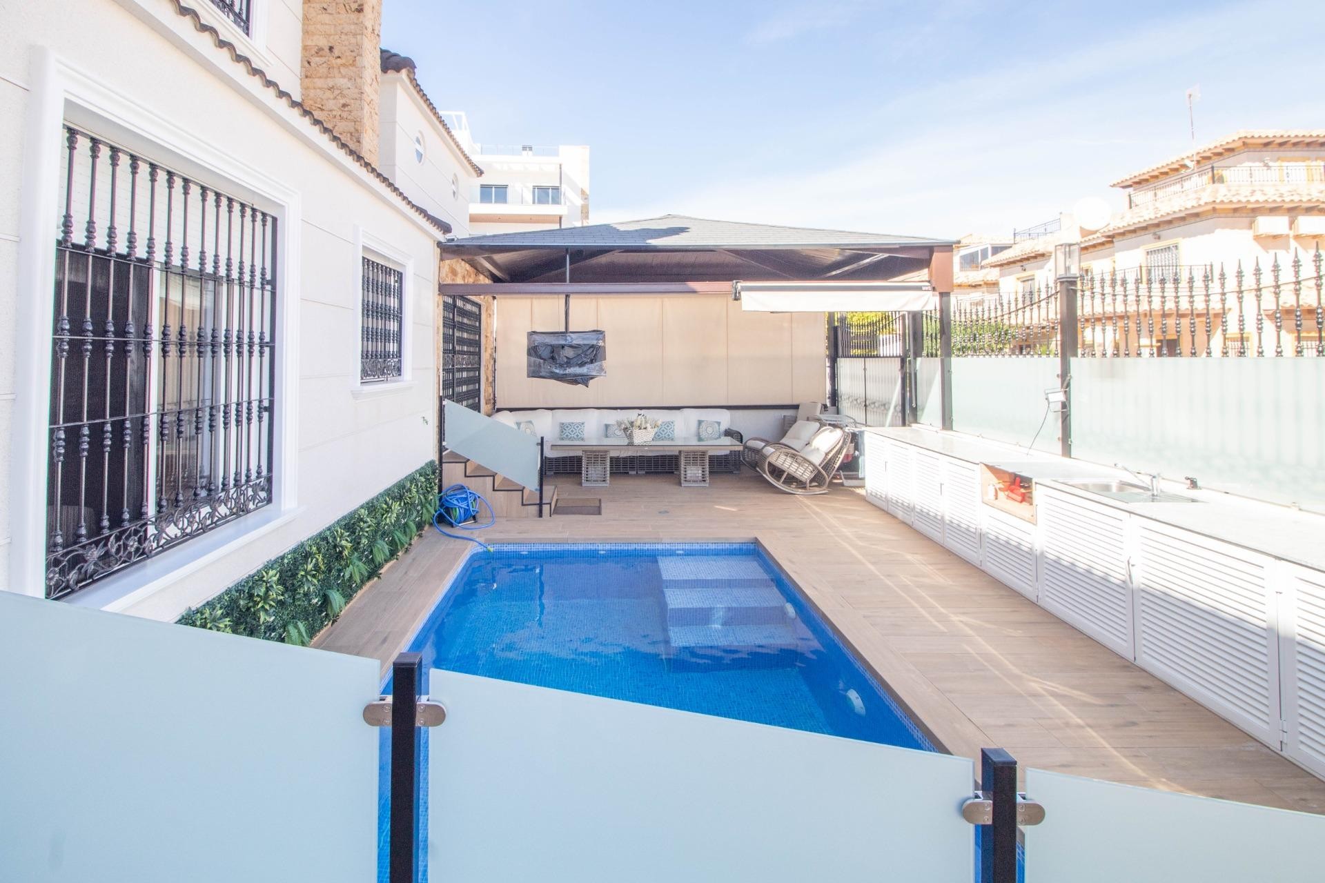 Herverkoop - Terraced house -
Orihuela Costa - La Zenia