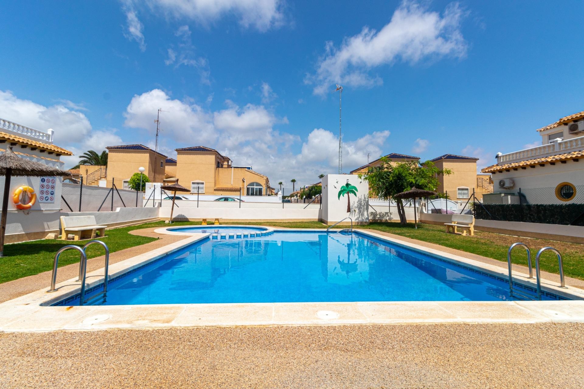 Herverkoop - Terraced house -
Torrevieja - Los altos