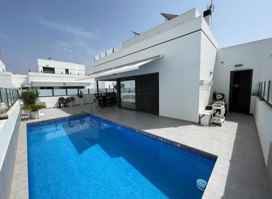 Herverkoop - Town house -
Dolores - Alicante