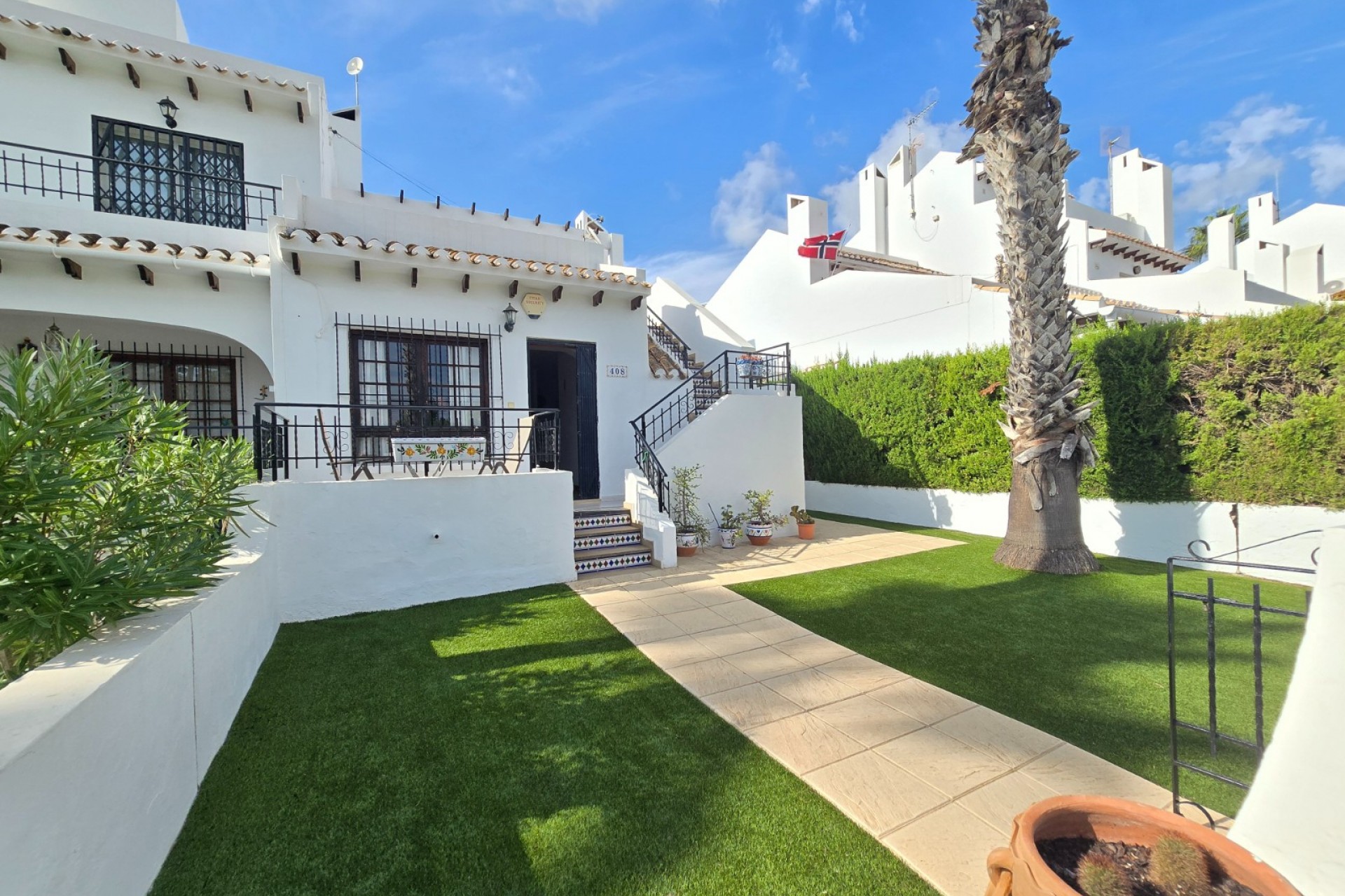Herverkoop - Townhouse * -
Villamartin * - Los Dolses *