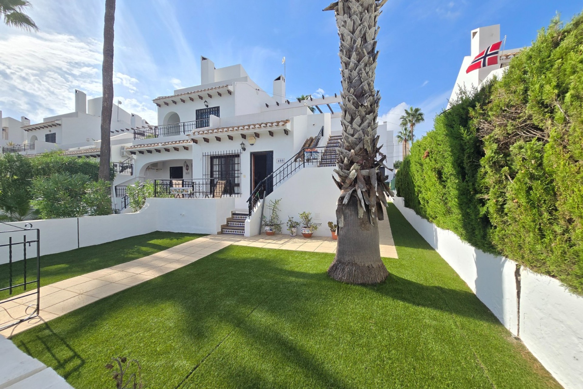 Herverkoop - Townhouse * -
Villamartin * - Los Dolses *