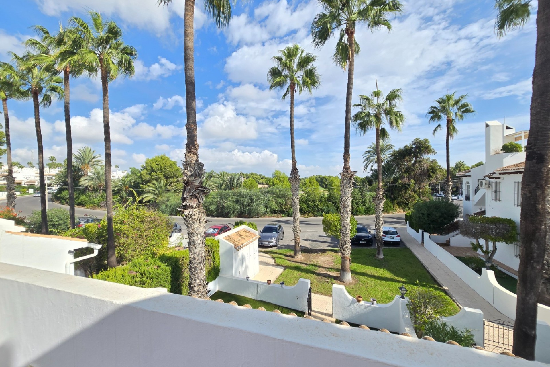 Herverkoop - Townhouse * -
Villamartin * - Los Dolses *