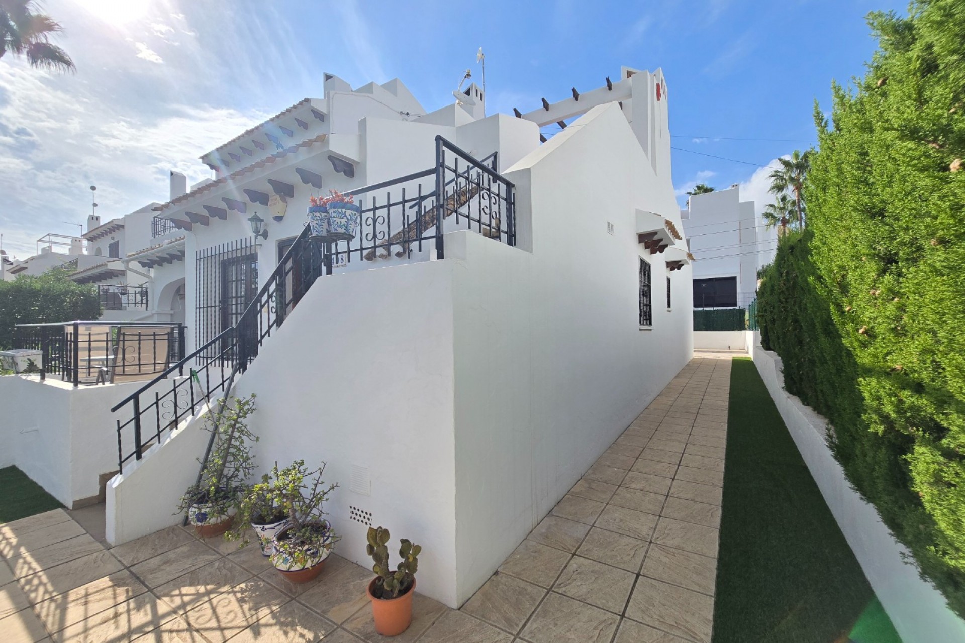 Herverkoop - Townhouse * -
Villamartin * - Los Dolses *