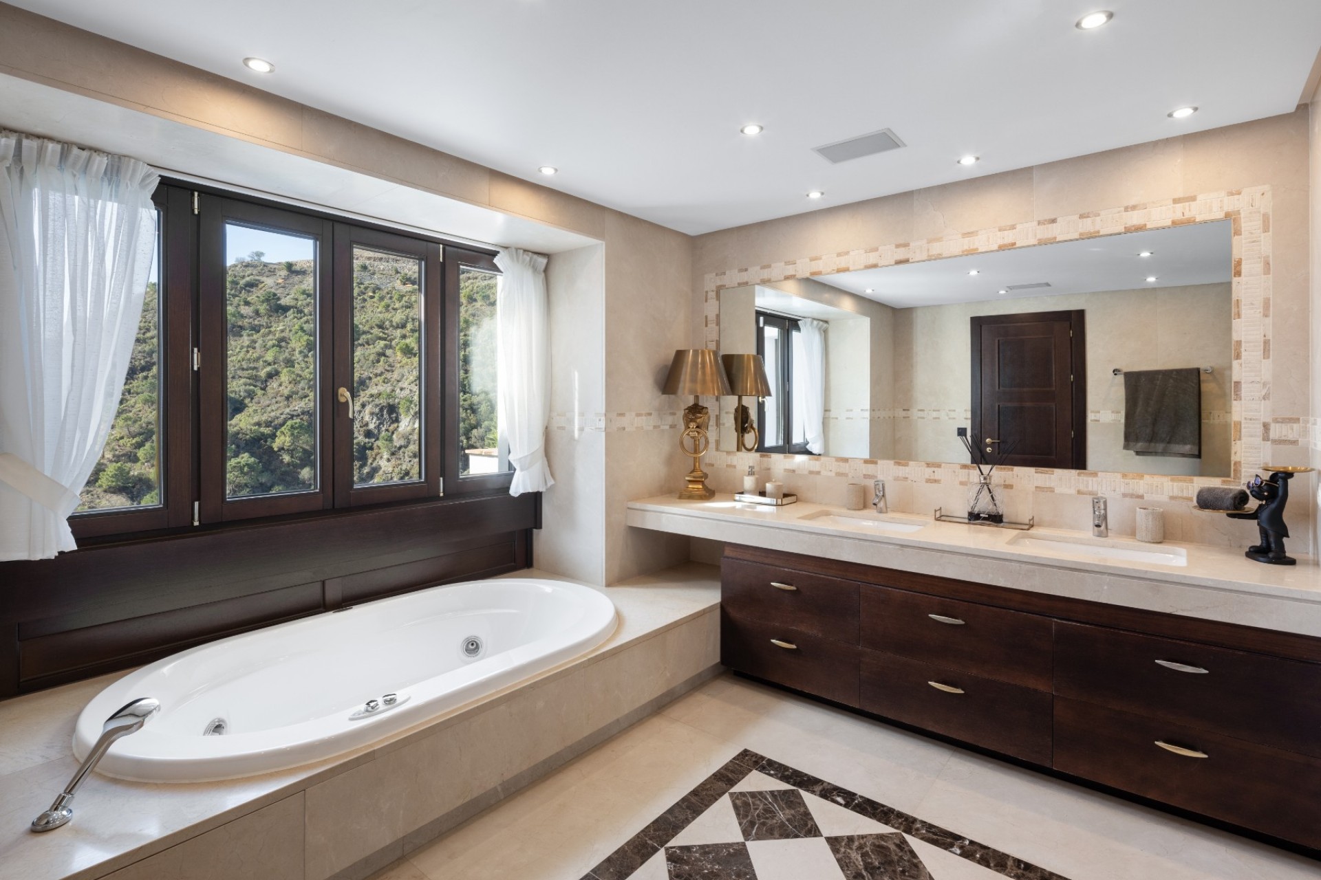 Herverkoop - Villa -
Benahavis - La Quinta