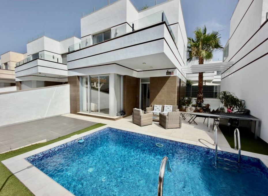 Herverkoop - Villa -
Ciudad Quesada - Costa Blanca