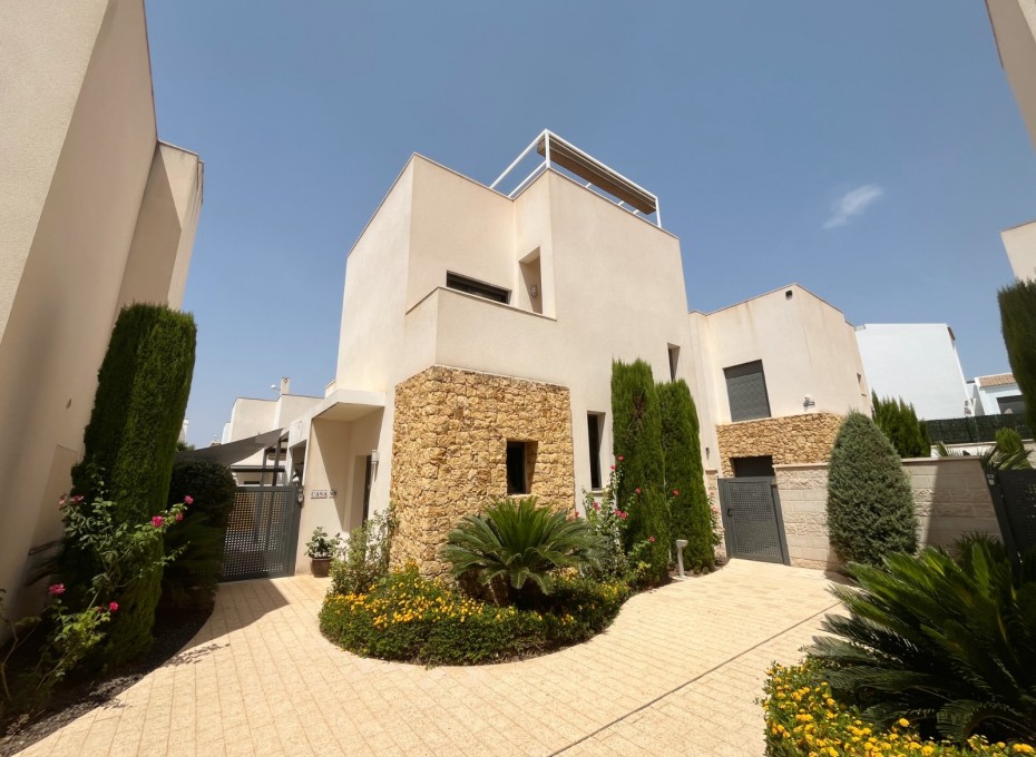 Herverkoop - Villa -
Ciudad Quesada - Pueblo Bravo
