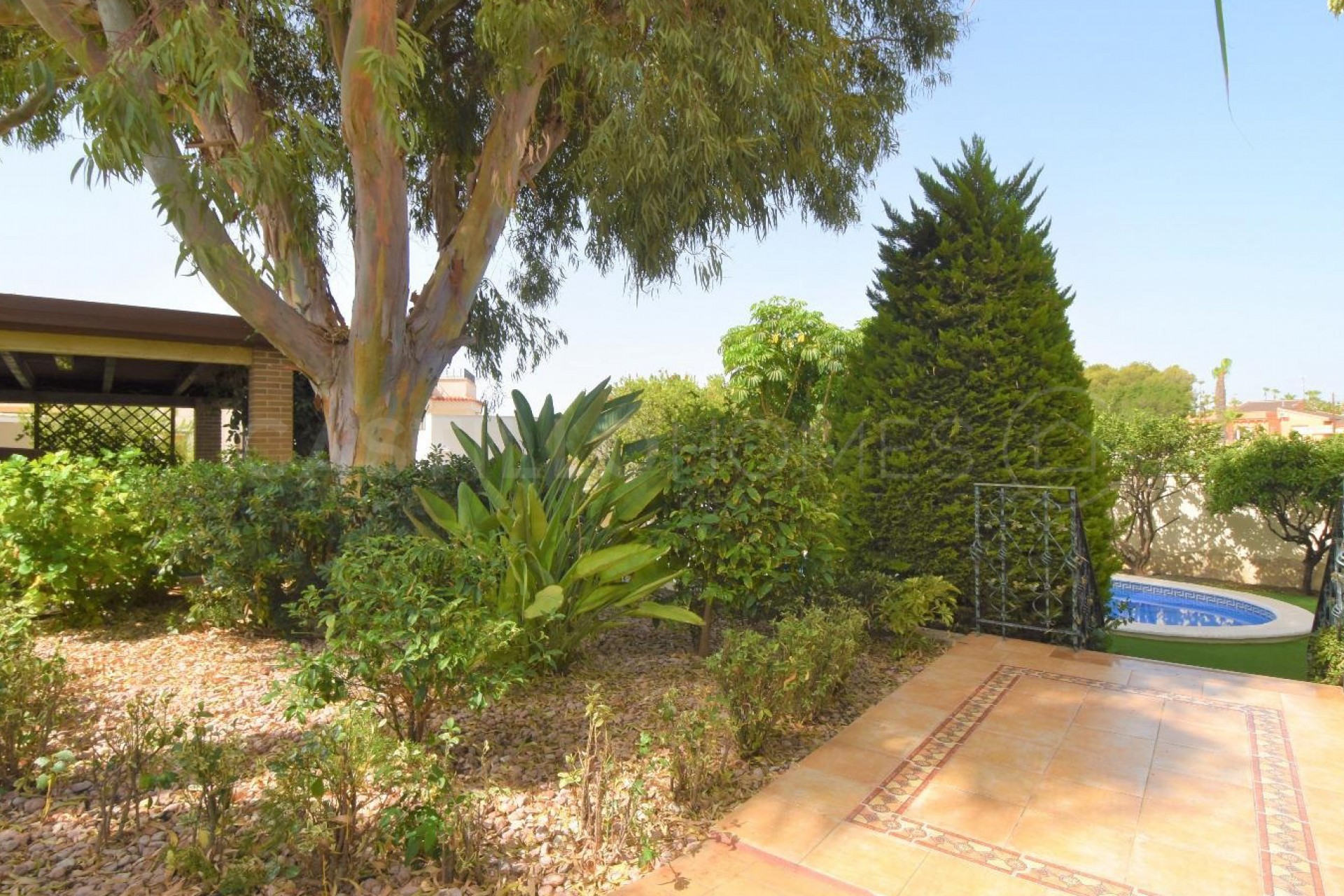 Herverkoop - Villa -
Ciudad Quesada - Urbanizaciones