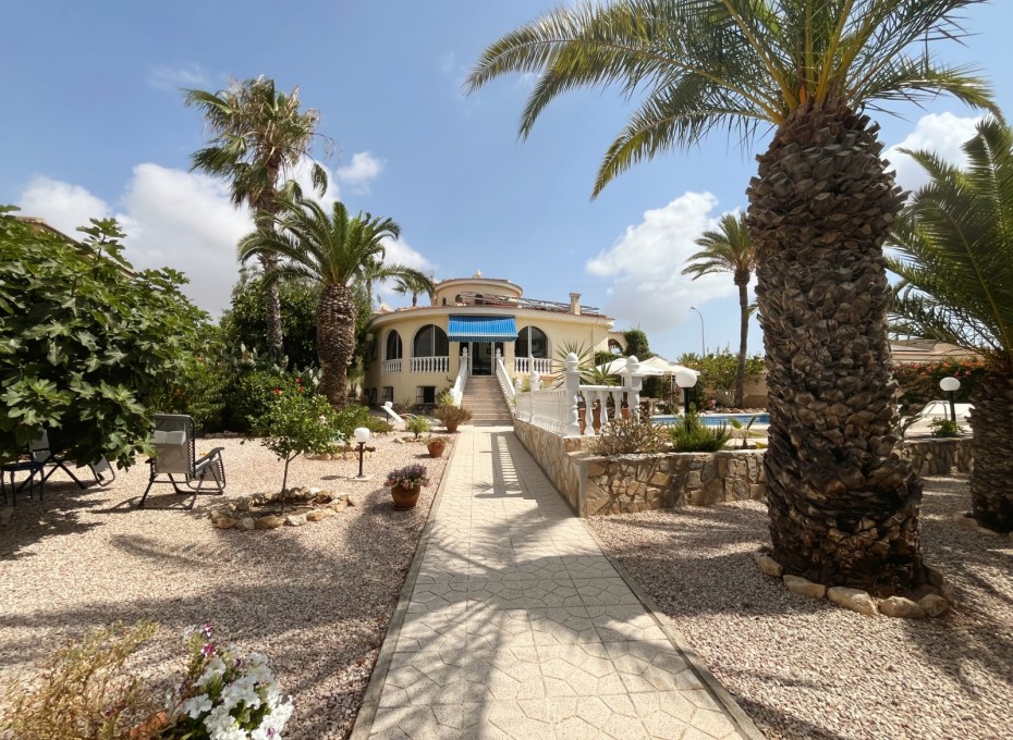 Herverkoop - Villa -
Ciudad Quesada