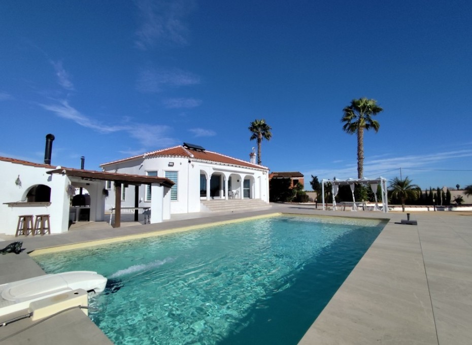 Herverkoop - Villa -
El Mudamiento