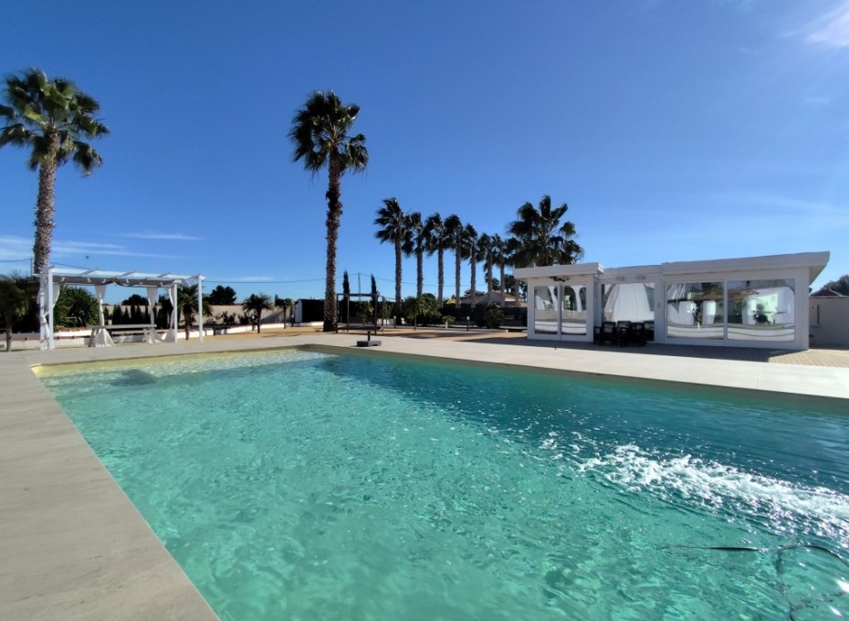 Herverkoop - Villa -
El Mudamiento