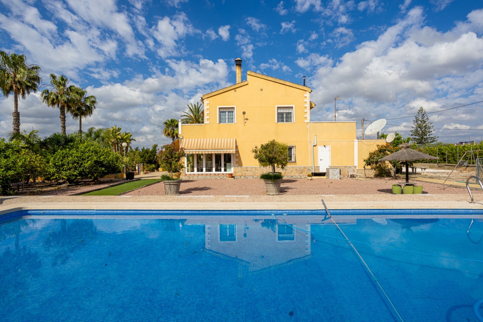 Herverkoop - Villa -
Elche - La Hoya