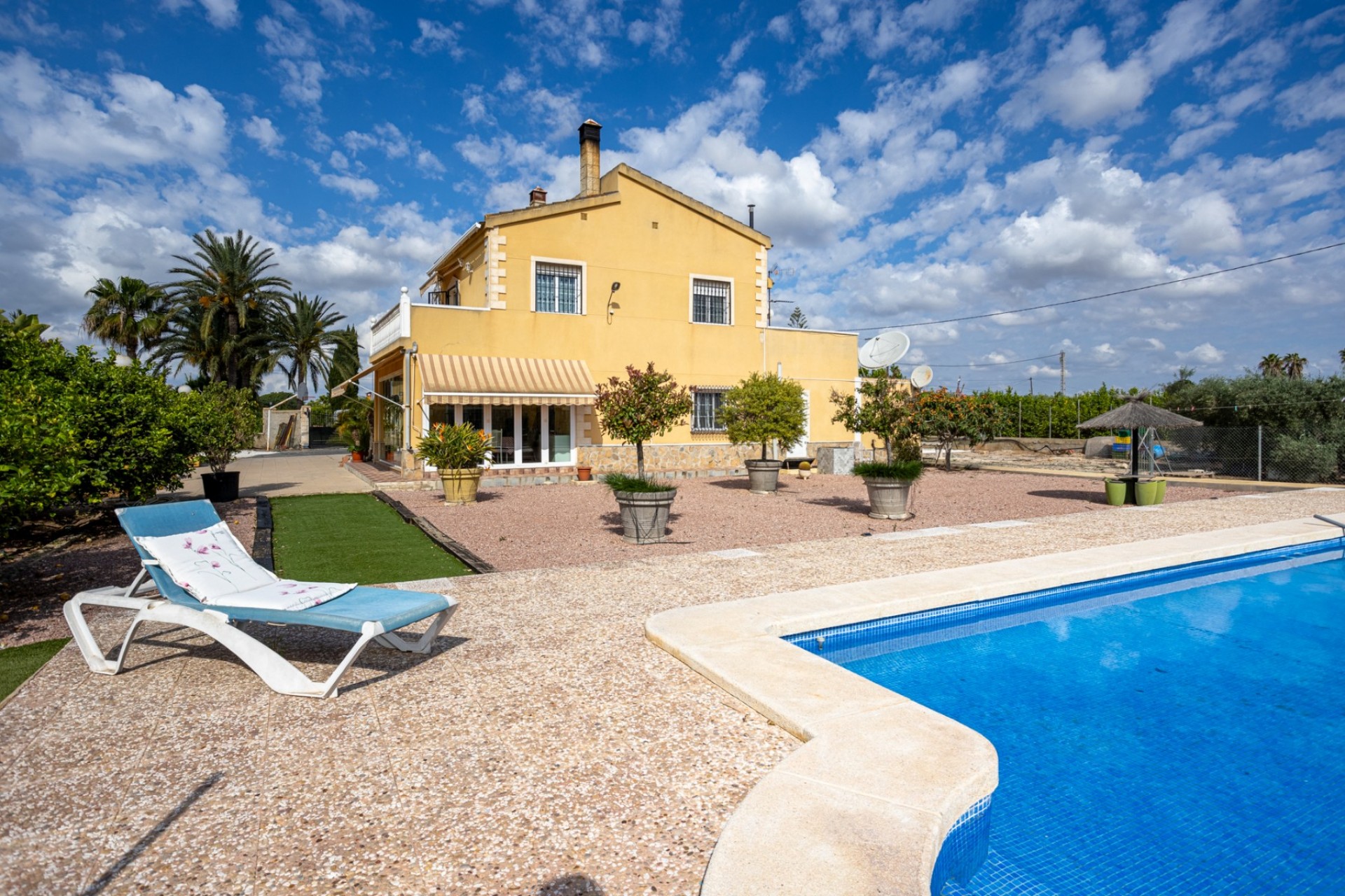 Herverkoop - Villa -
Elche - La Hoya