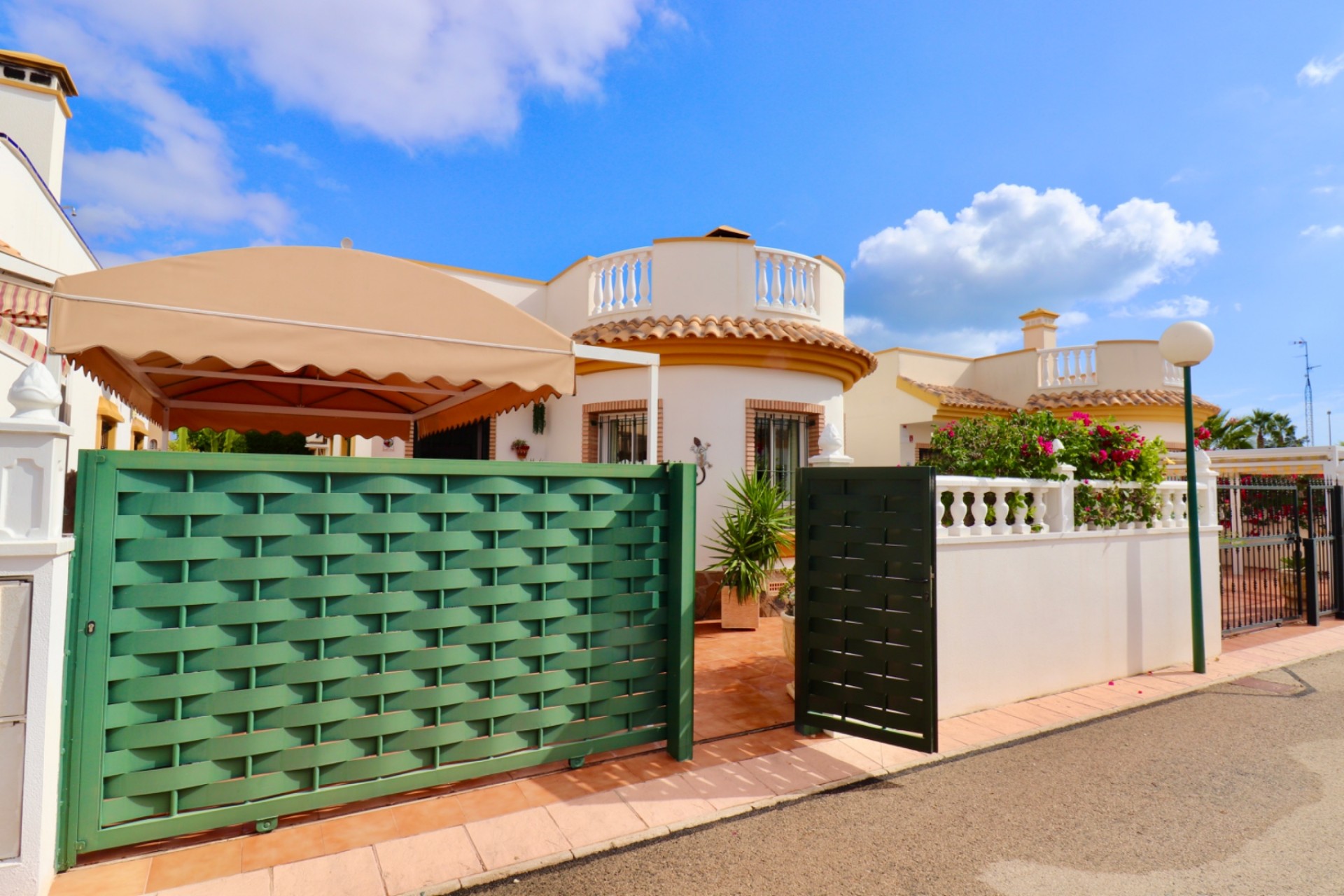 Herverkoop - Villa -
Guardamar del Segura - El Raso