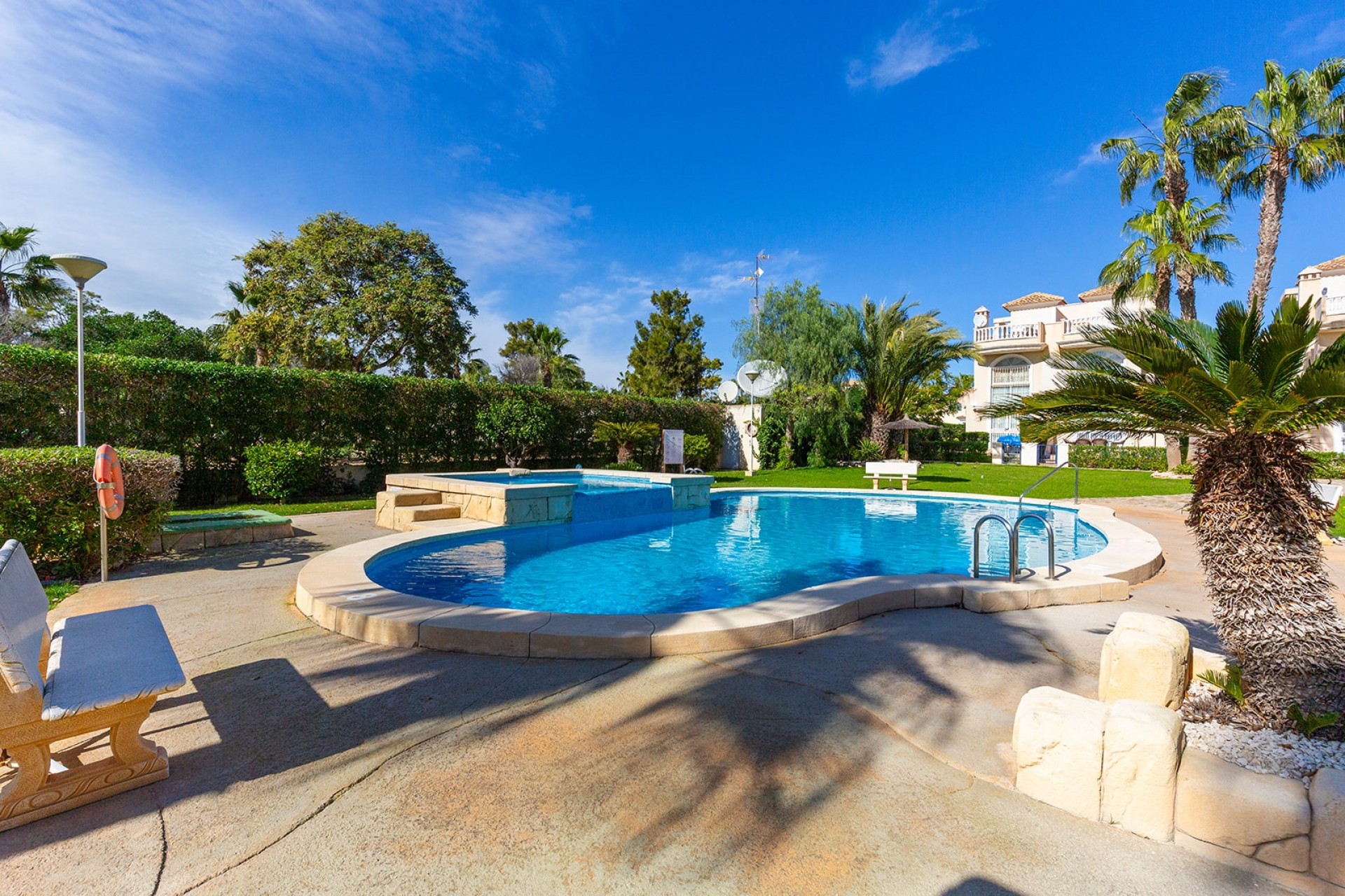 Herverkoop - Villa -
Guardamar del Segura - EL RASO