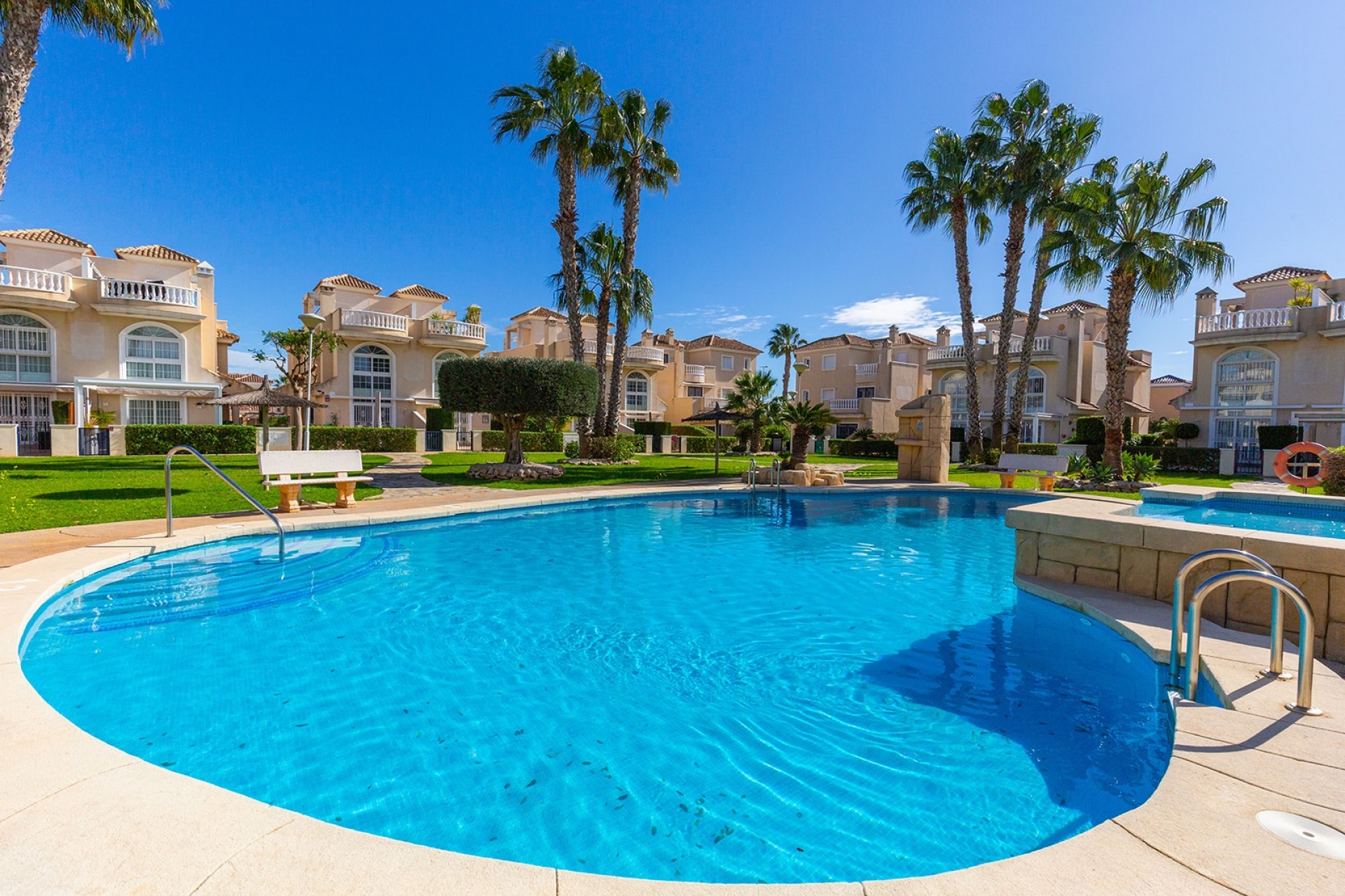 Herverkoop - Villa -
Guardamar del Segura - EL RASO