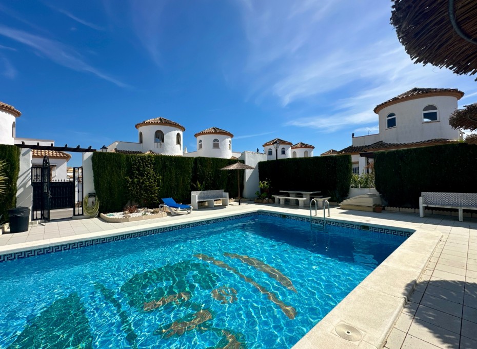 Herverkoop - Villa -
Guardamar del Segura - El Raso