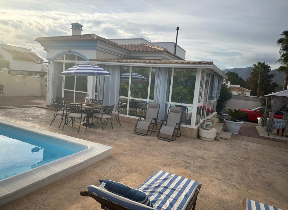 Herverkoop - Villa -
Hondón de las Nieves - Urbaniz La Montañosa