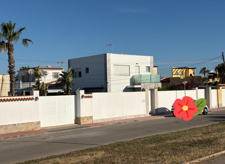 Herverkoop - Villa / House -
Torrevieja - La Siesta
