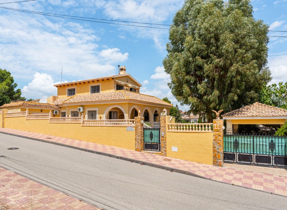 Herverkoop - Villa -
Jacarilla