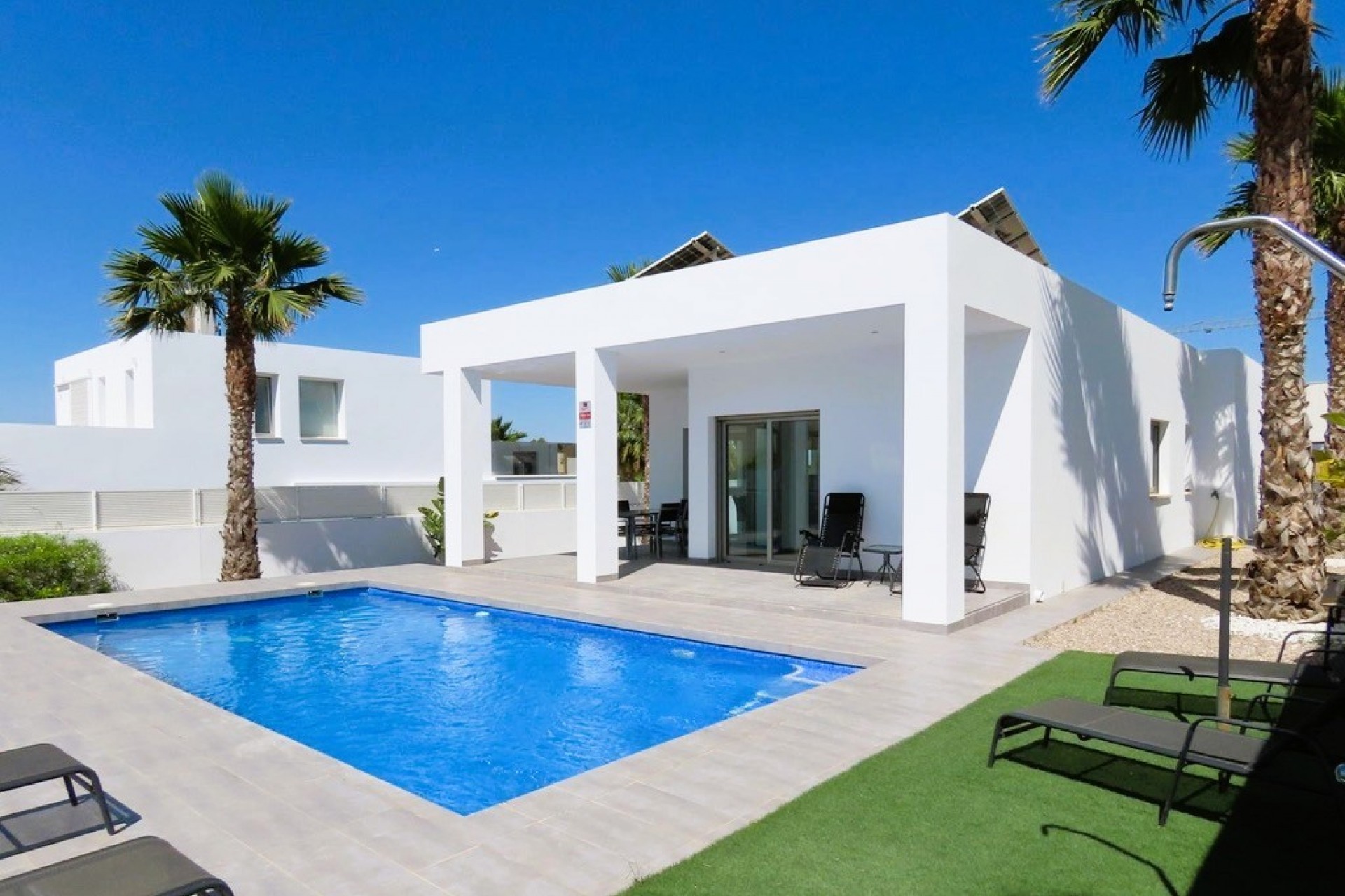 Herverkoop - Villa -
La Marina