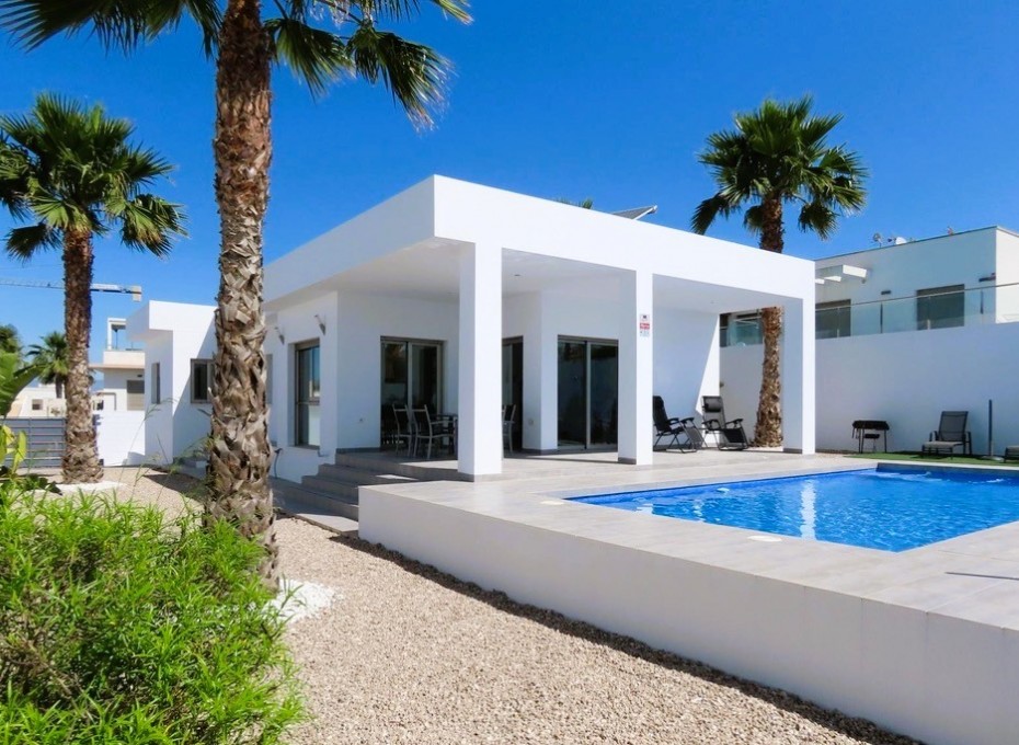 Herverkoop - Villa -
La Marina