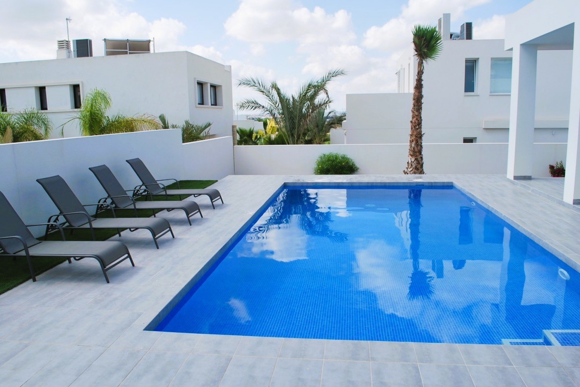 Herverkoop - Villa -
La Marina