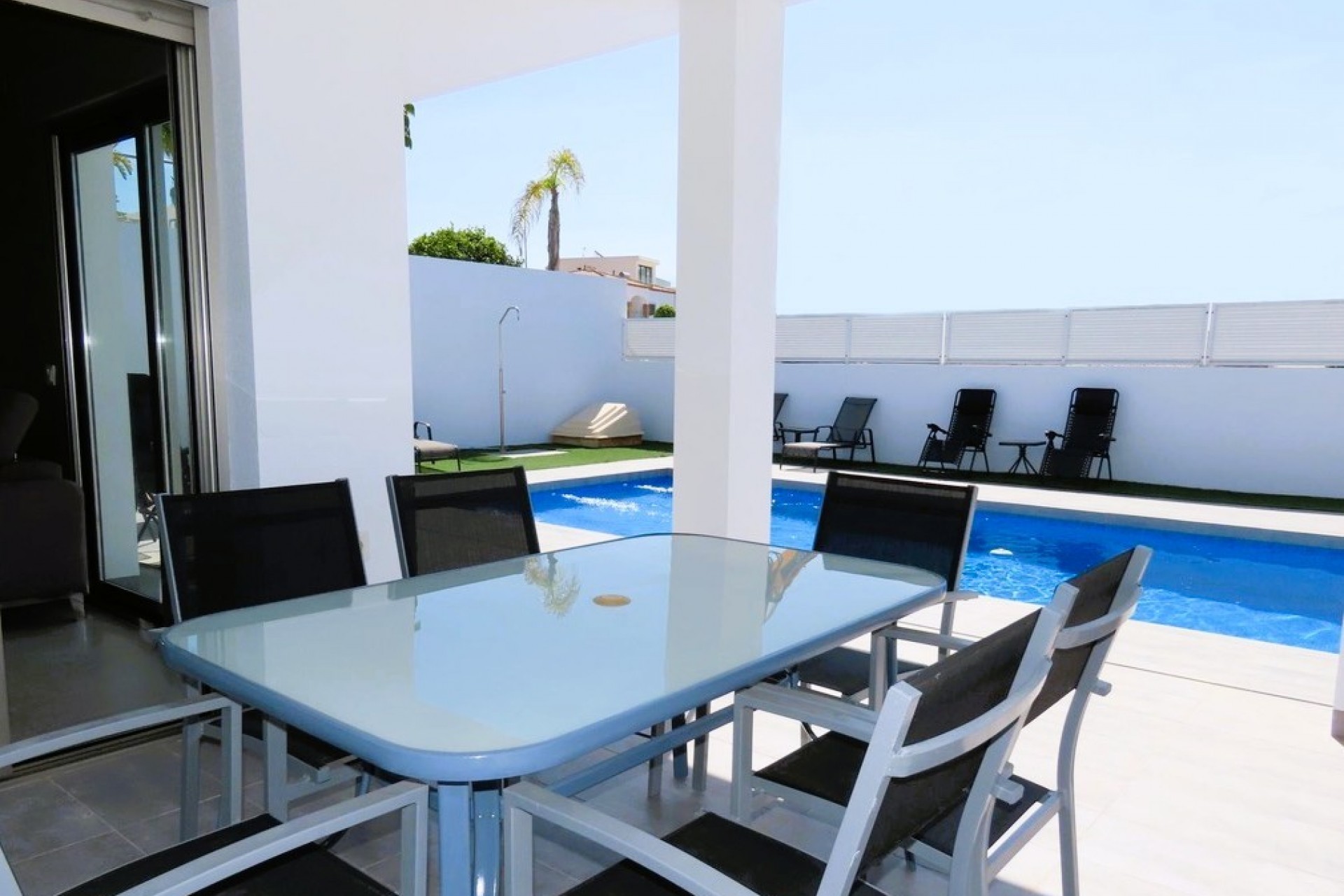 Herverkoop - Villa -
La Marina