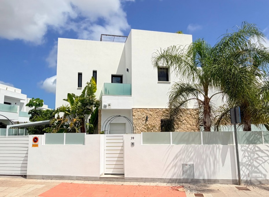 Herverkoop - Villa -
Los Montesinos - La Herrada