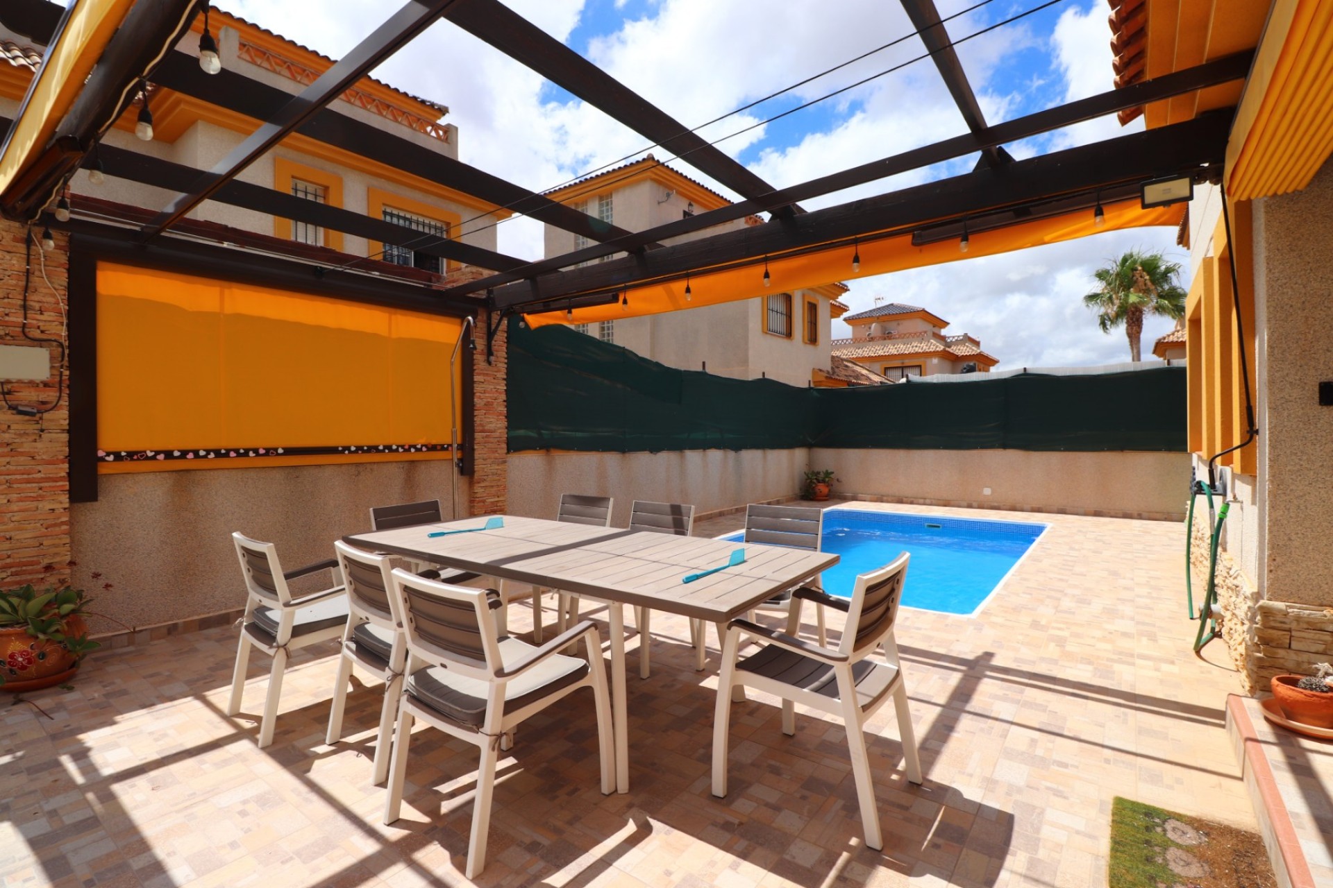 Herverkoop - Villa -
Los Montesinos - La Herrada