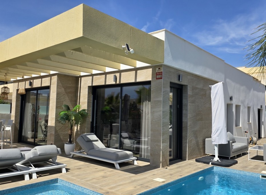 Herverkoop - Villa -
Los Montesinos