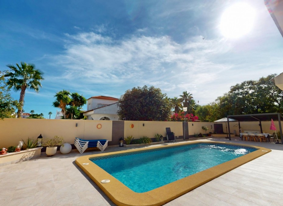 Herverkoop - Villa -
Los Narejos