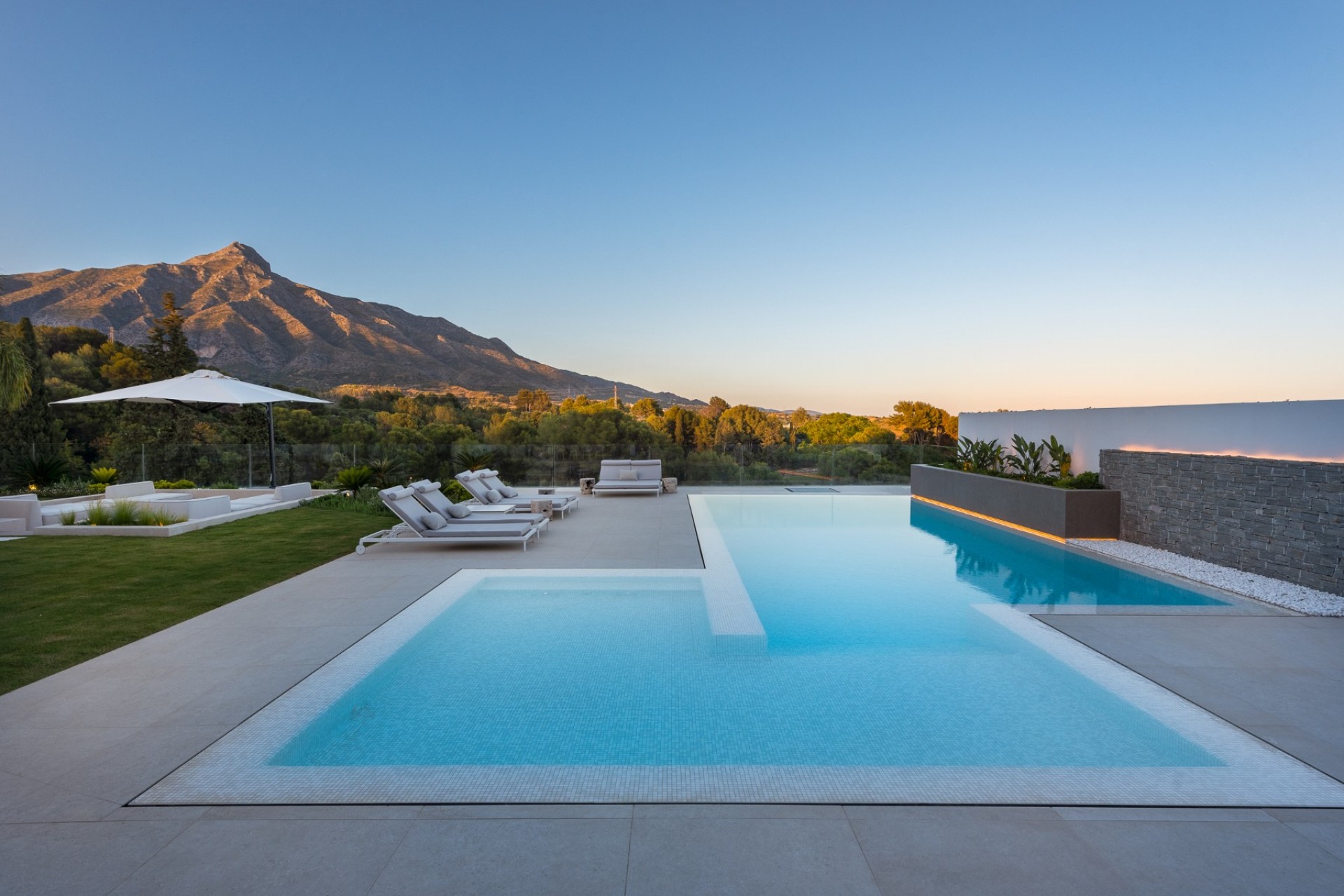 Herverkoop - Villa -
Marbella - Nueva Andalucía