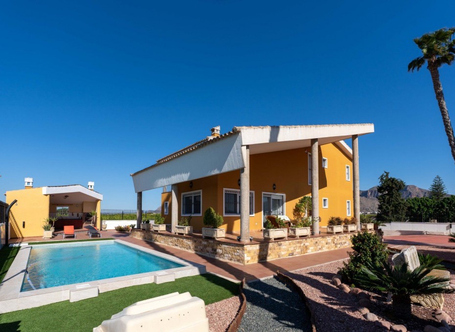 Herverkoop - Villa -
Orihuela - Correntías Medias