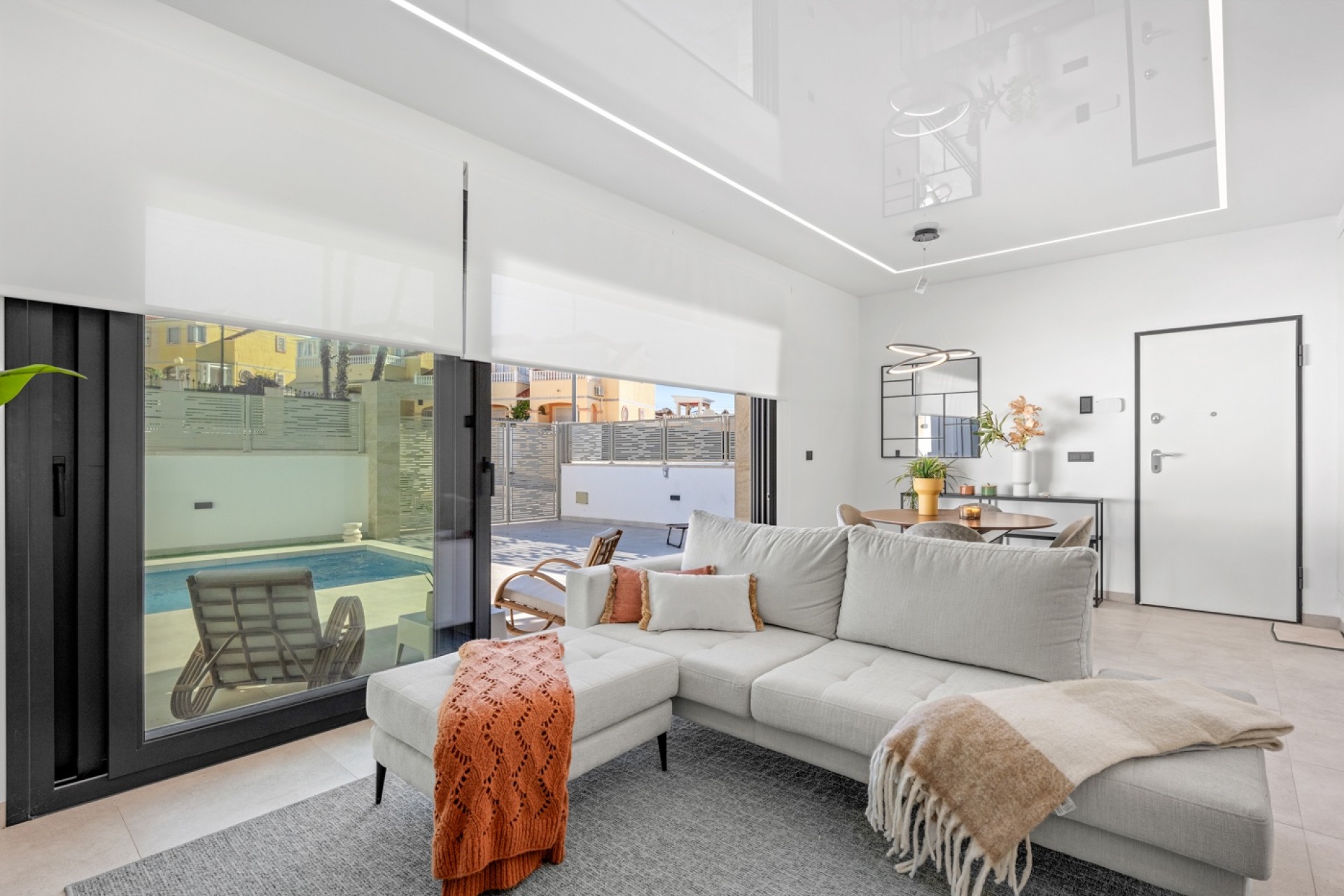 Herverkoop - Villa * -
Orihuela Costa* - Blue Lagoon*