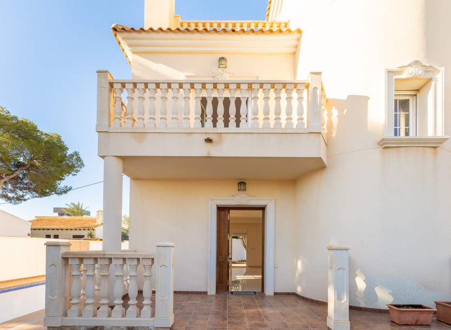 Herverkoop - Villa -
Orihuela Costa - Cabo Roig
