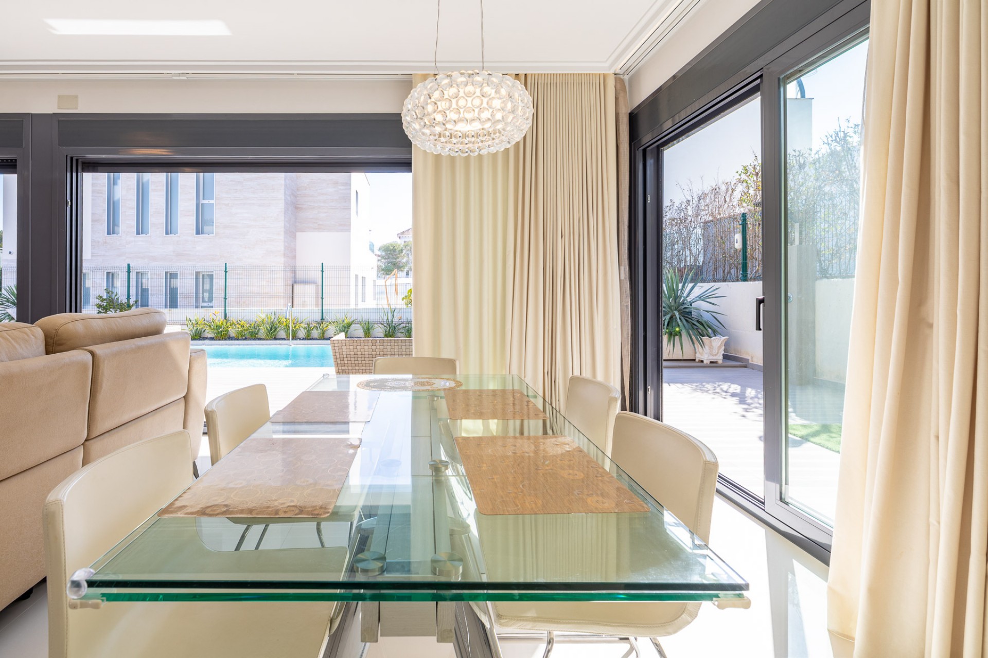 Herverkoop - Villa -
Orihuela Costa - Campoamor