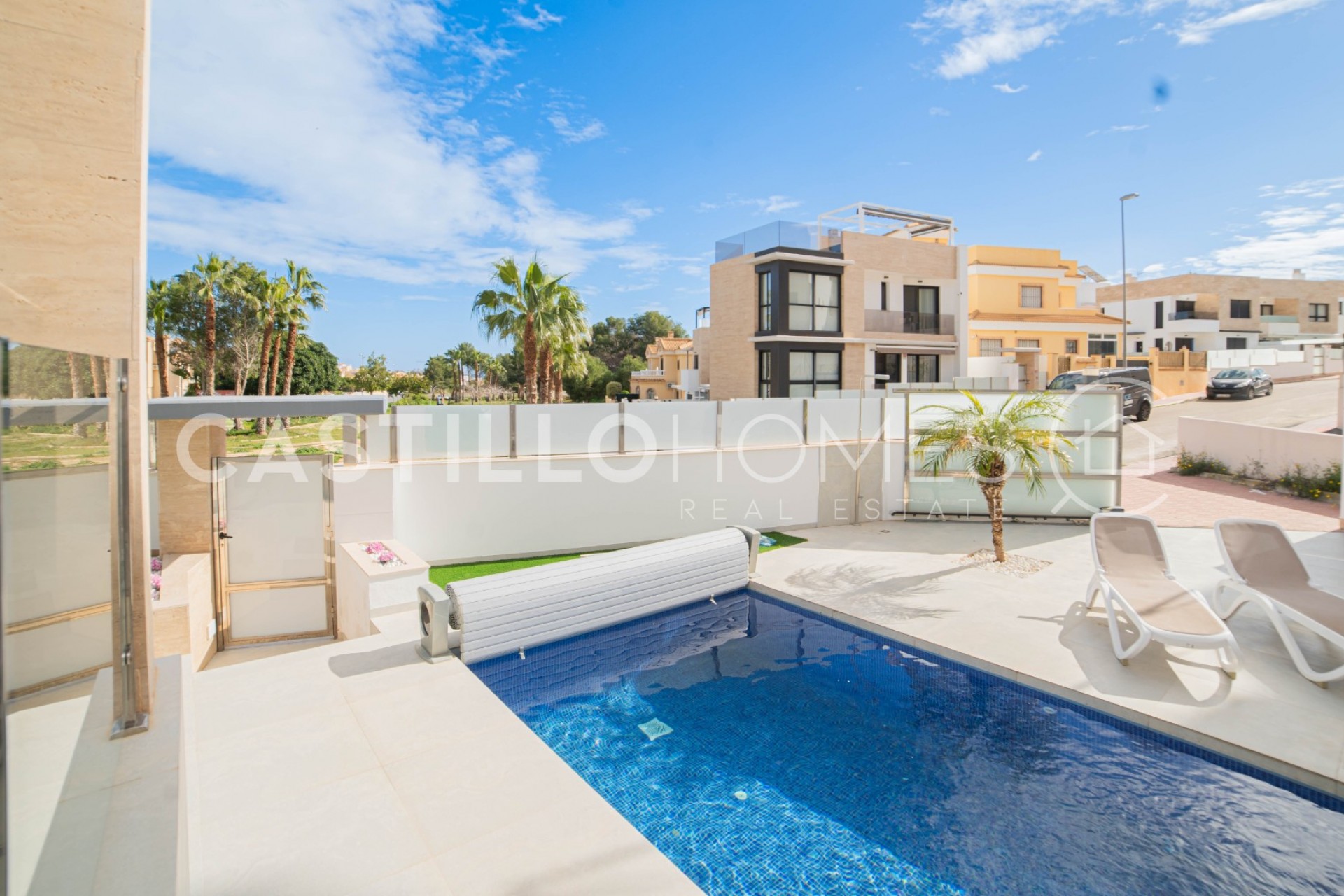 Herverkoop - Villa -
Orihuela Costa - Las Filipinas