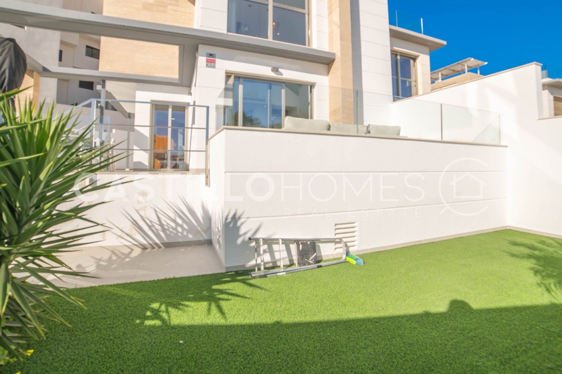 Herverkoop - Villa -
Orihuela Costa - Las Filipinas