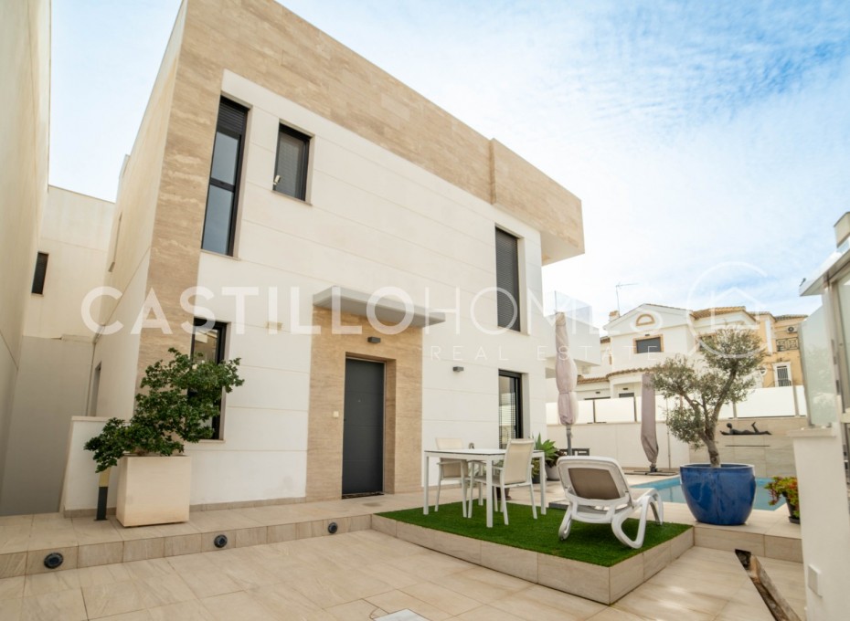 Herverkoop - Villa -
Orihuela Costa - Las Filipinas
