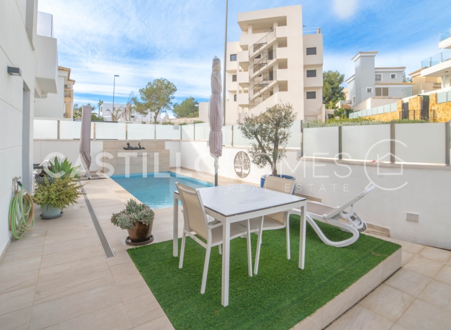 Herverkoop - Villa -
Orihuela Costa - Las Filipinas