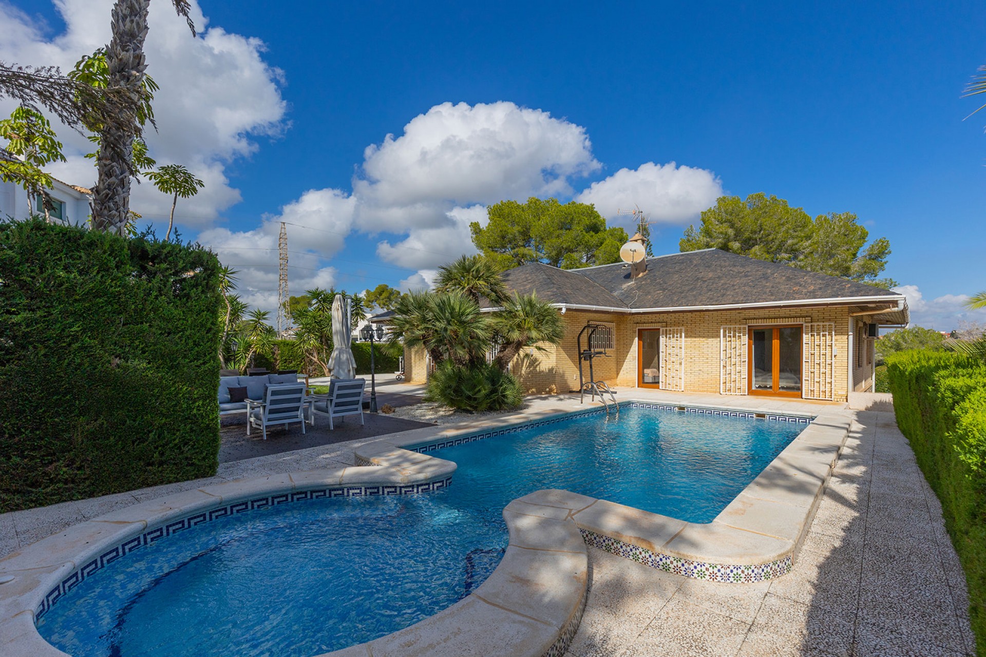 Herverkoop - Villa -
Orihuela Costa - Las Filipinas