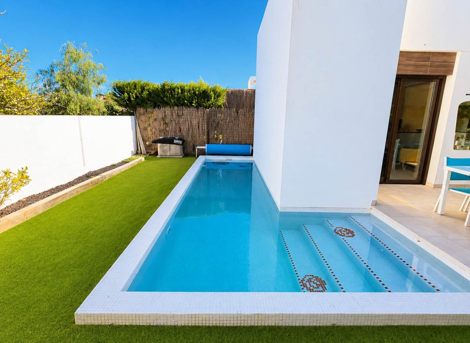 Herverkoop - Villa -
Orihuela Costa - Lomas De Cabo Roig