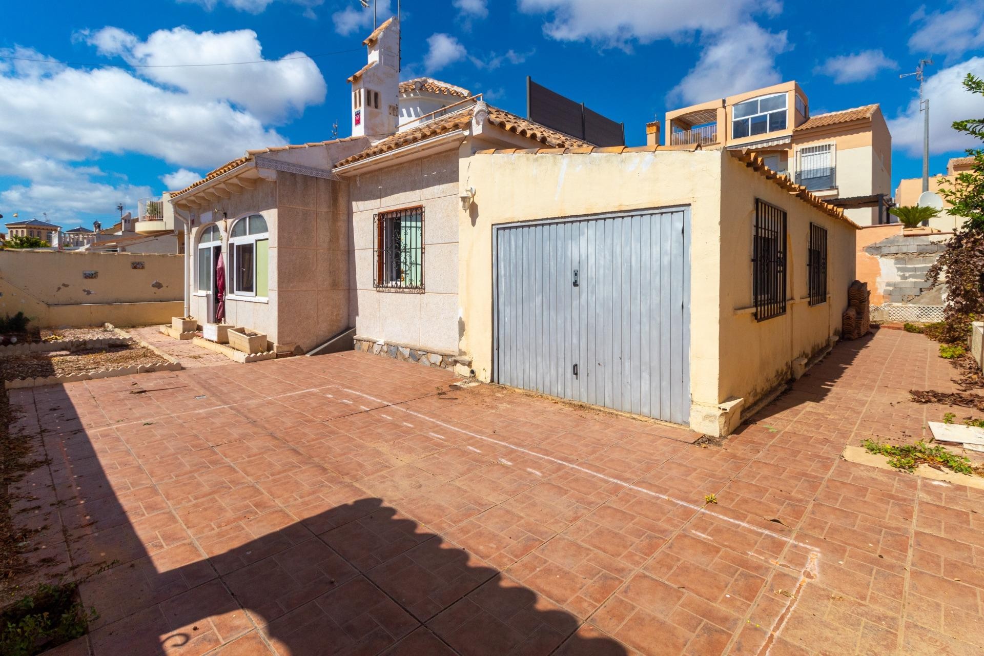 Herverkoop - Villa -
Orihuela Costa - Los Almendros-La Florida